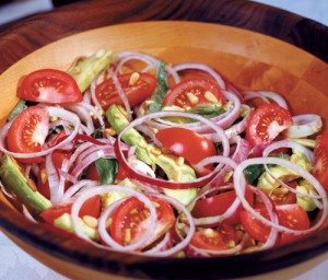 Read more about the article Tomato and Onion Salad with Avocado Dressing