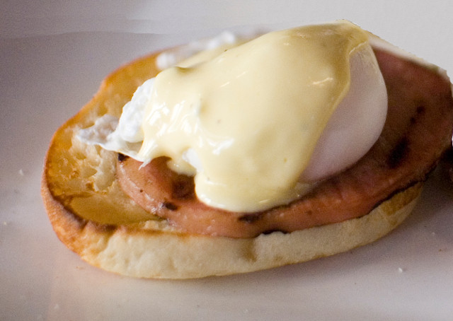 Read more about the article Microwave Eggs Benedict